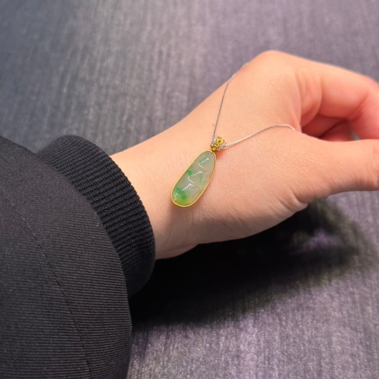 18k金镶嵌黄加绿福豆翡翠吊坠项链 - 3