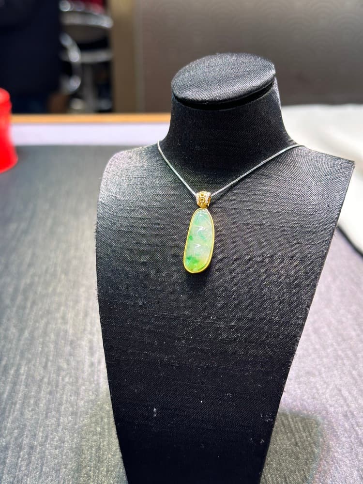 18k金镶嵌黄加绿福豆翡翠吊坠项链 - 详情图 5