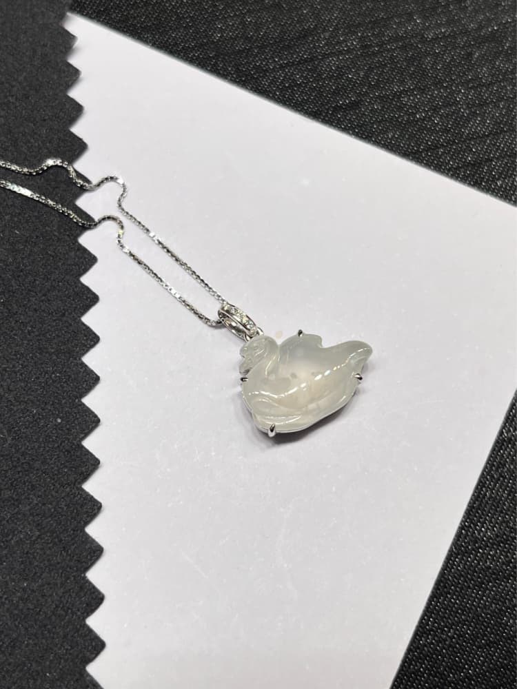 18k金翡翠雪花棉天鹅吊坠项链 - 详情图 3