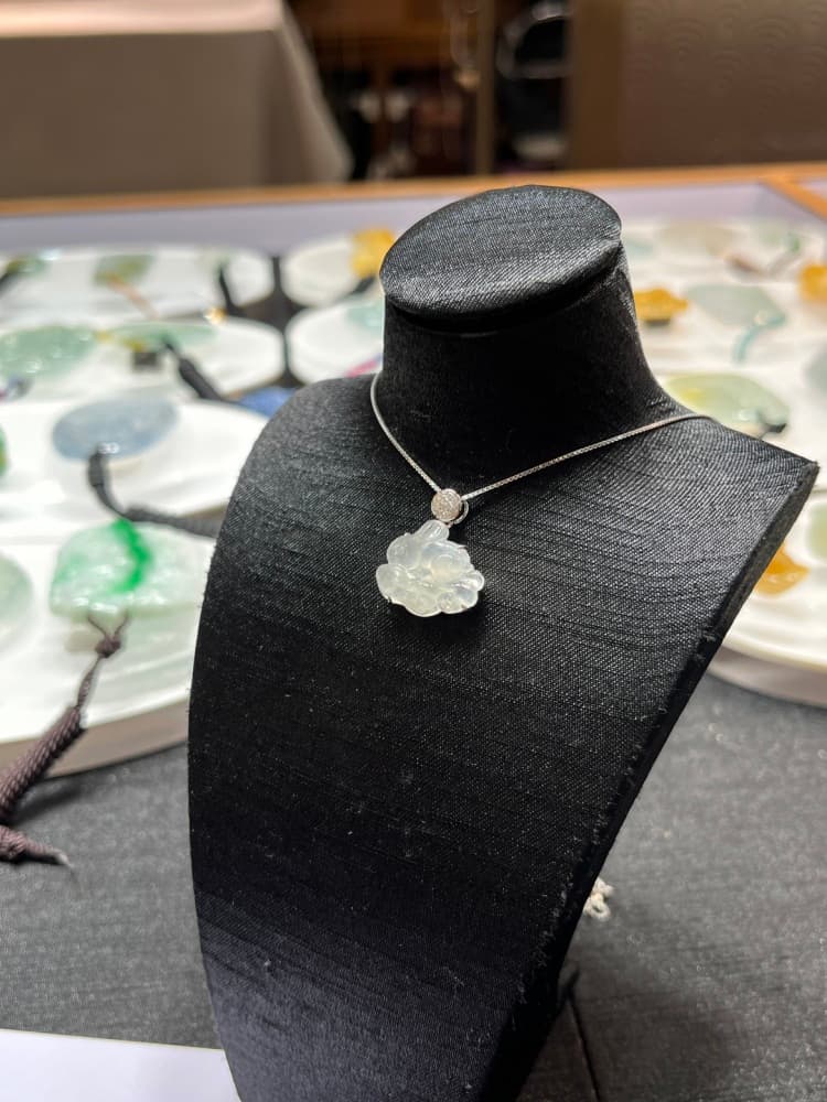 18k金镶嵌翡翠雪花棉冰兔子项链吊坠 - 详情图 5