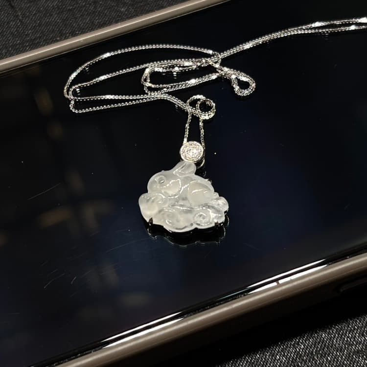 18k金镶嵌翡翠雪花棉冰兔子项链吊坠 - 3