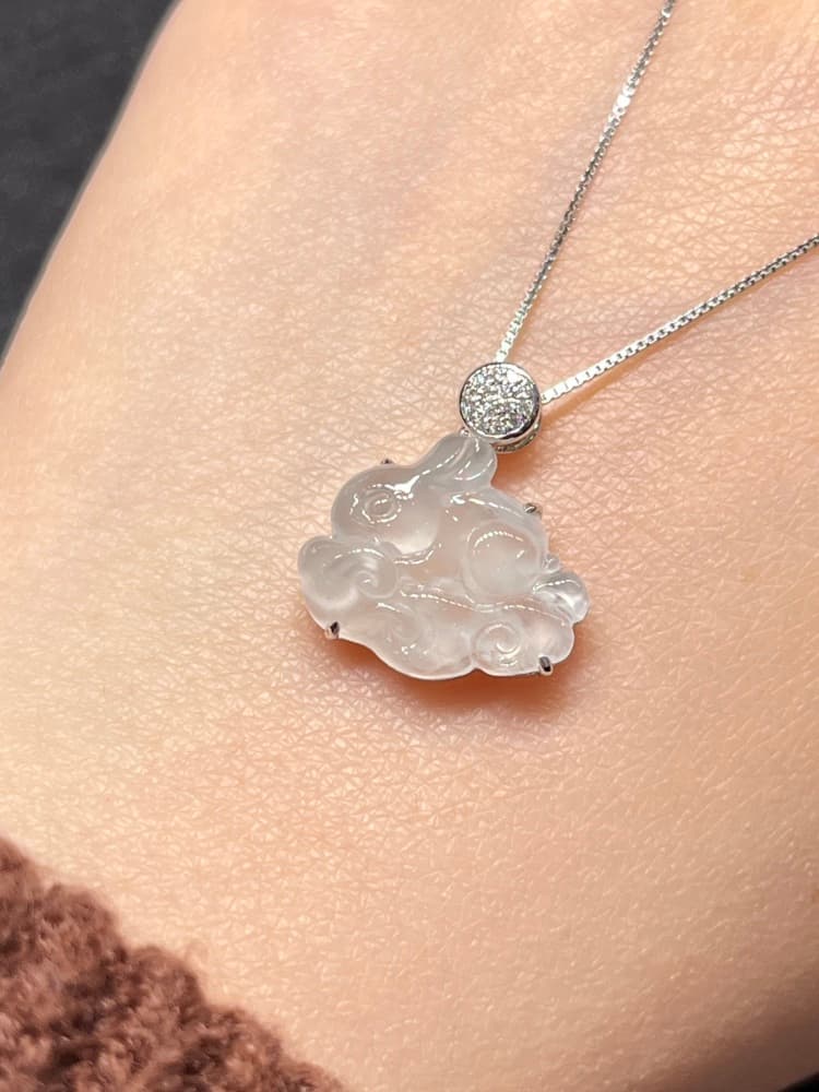 18k金镶嵌翡翠雪花棉冰兔子项链吊坠 - 详情图 1