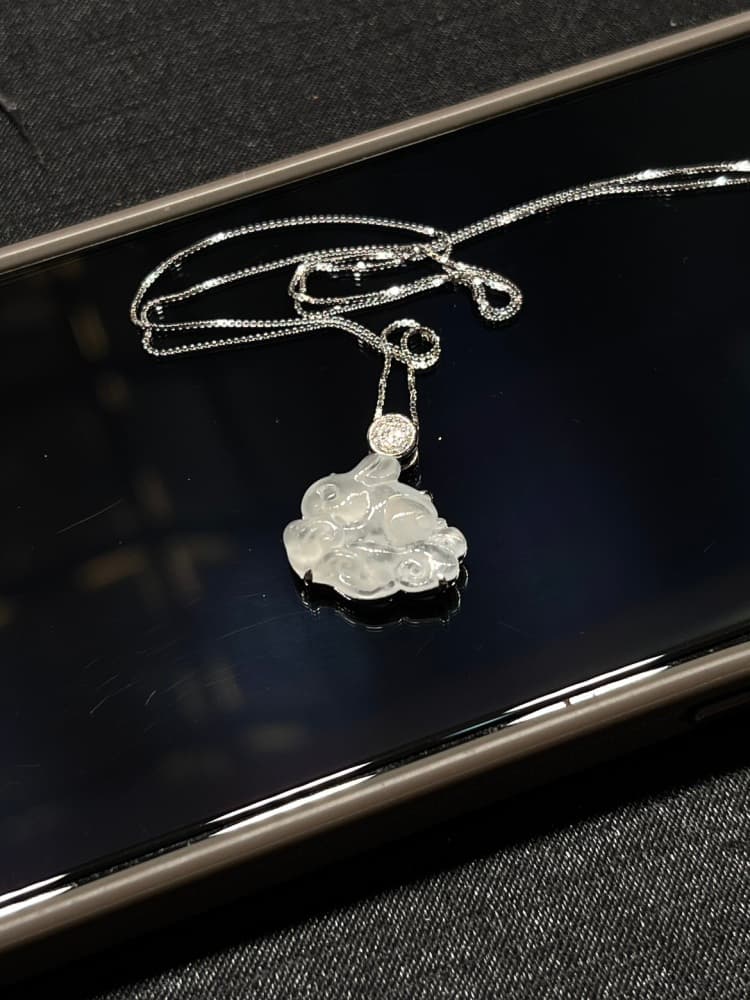 18k金镶嵌翡翠雪花棉冰兔子项链吊坠 - 详情图 2