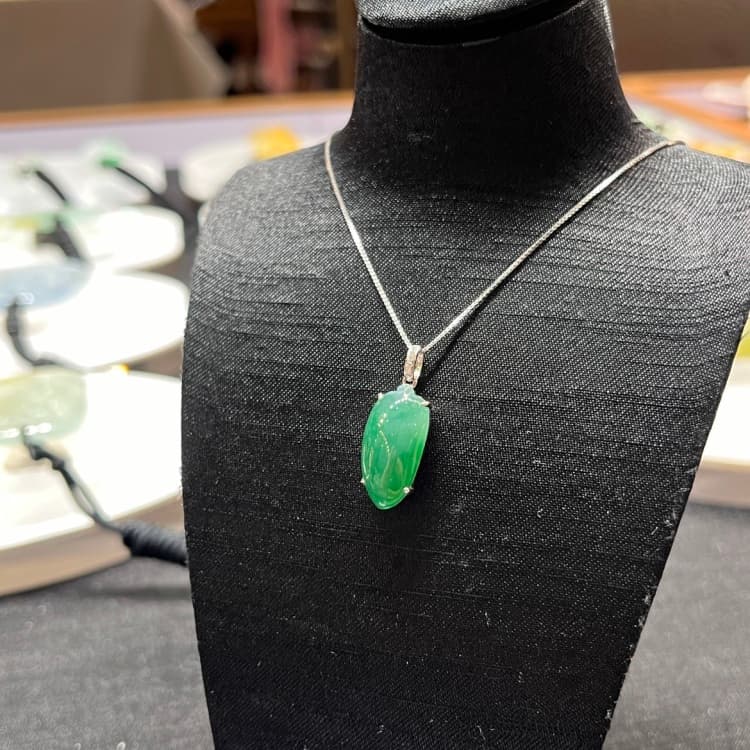 翡翠绿佛瓜项链吊坠 - 4