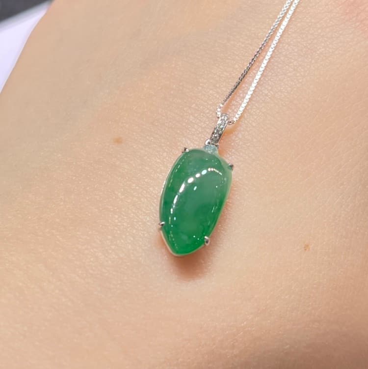 翡翠绿佛瓜项链吊坠 - 5