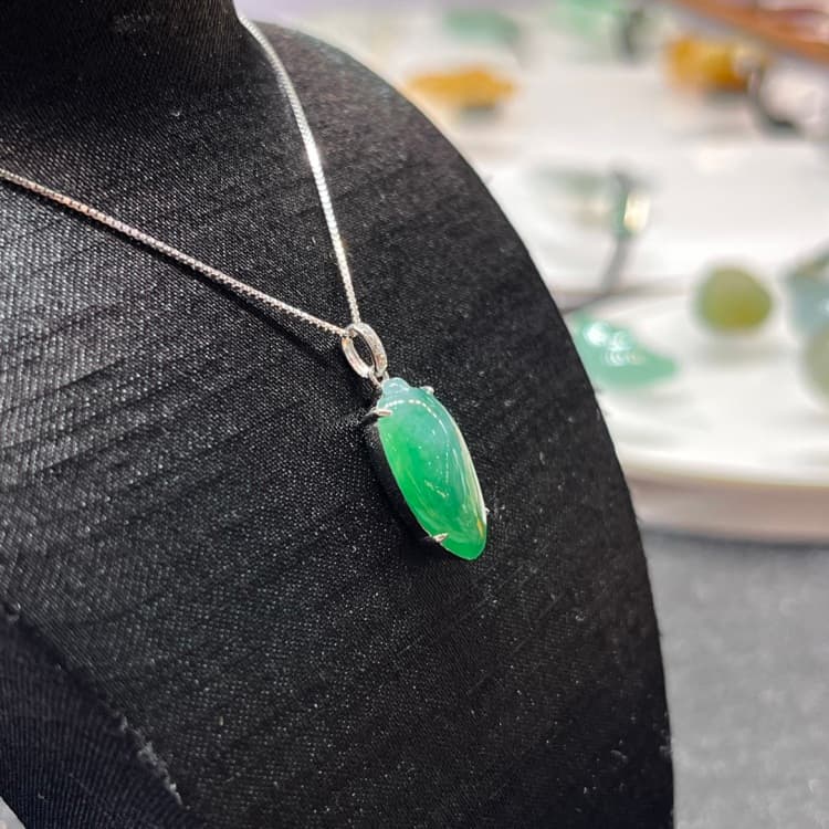 翡翠绿佛瓜项链吊坠 - 3