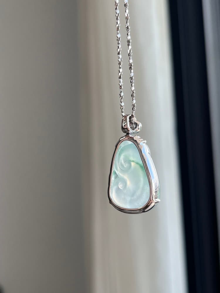 18k金镶嵌 翡翠冰飘花如意 - 详情图 1