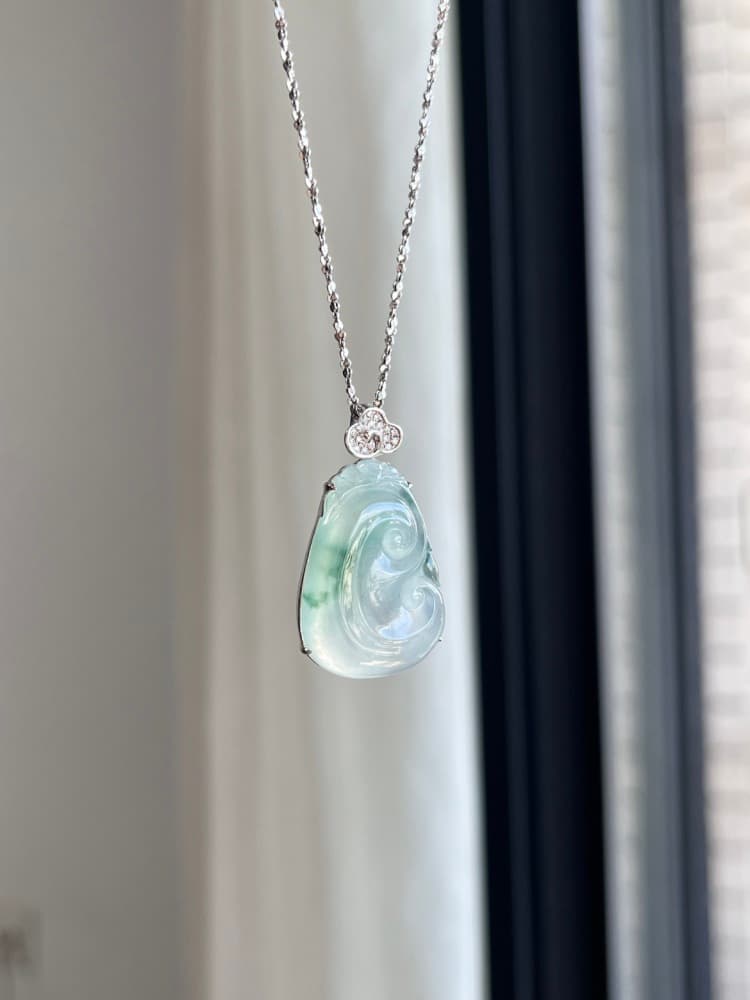 18k金镶嵌 翡翠冰飘花如意 - 详情图 3