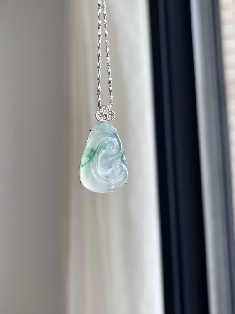 18k金镶嵌 翡翠冰飘花如意 - 详情图 2