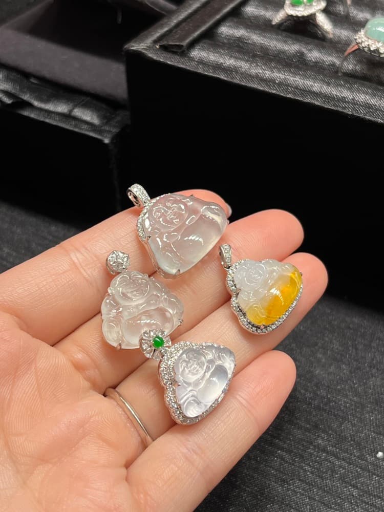 18k金镶嵌翡翠高冰佛公 - 详情图 1