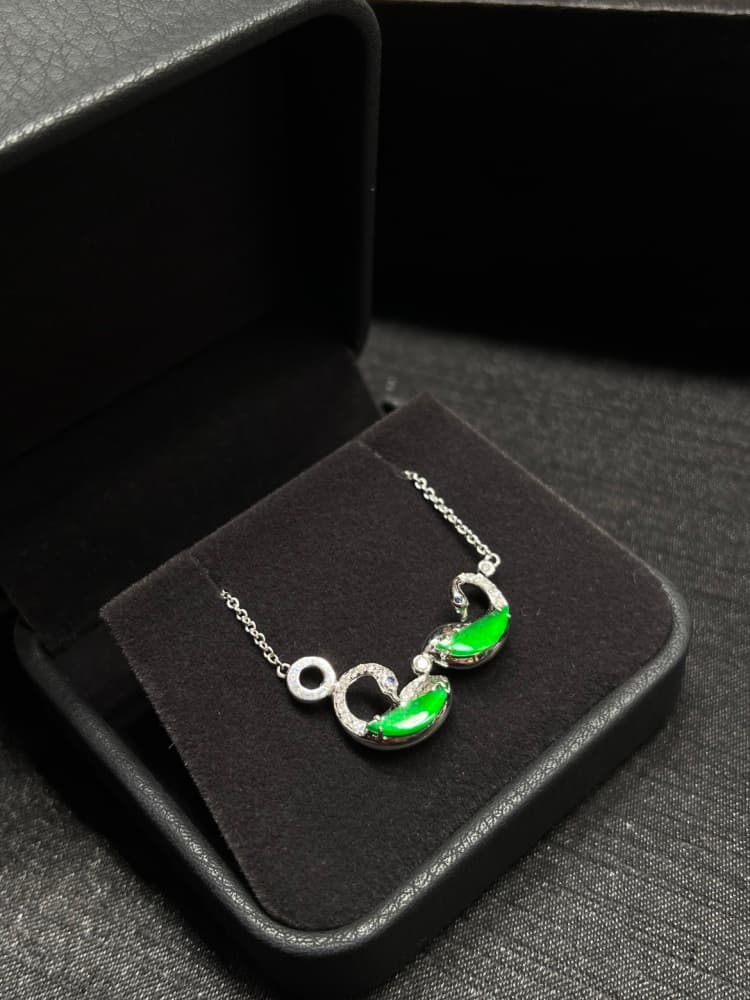 18k金镶嵌天鹅绿吊坠 - 详情图 3