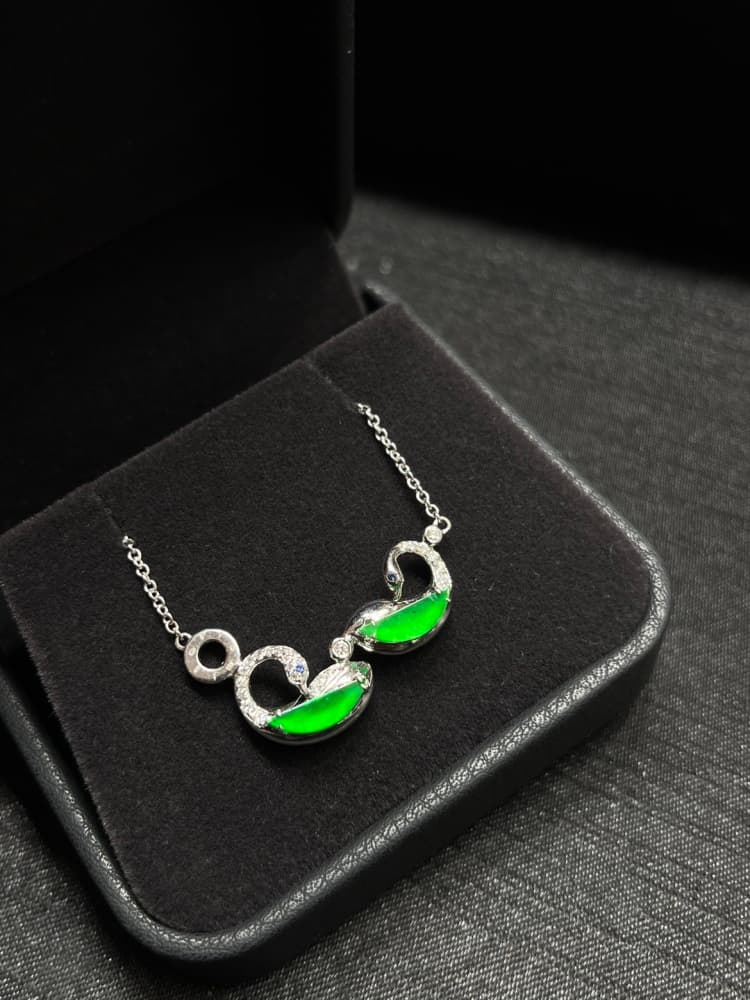 18k金镶嵌天鹅绿吊坠 - 详情图 1