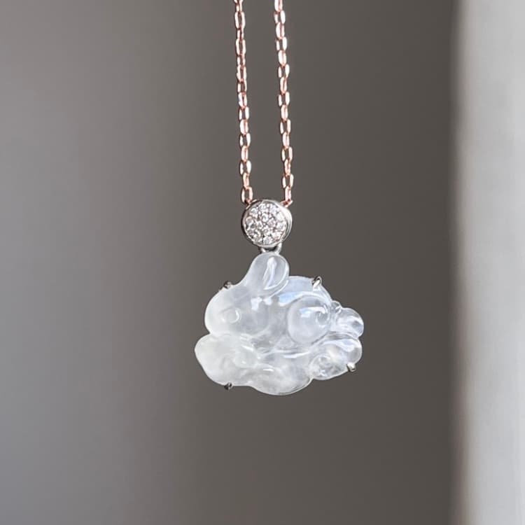 18k金镶嵌翡翠雪花棉冰兔子项链吊坠