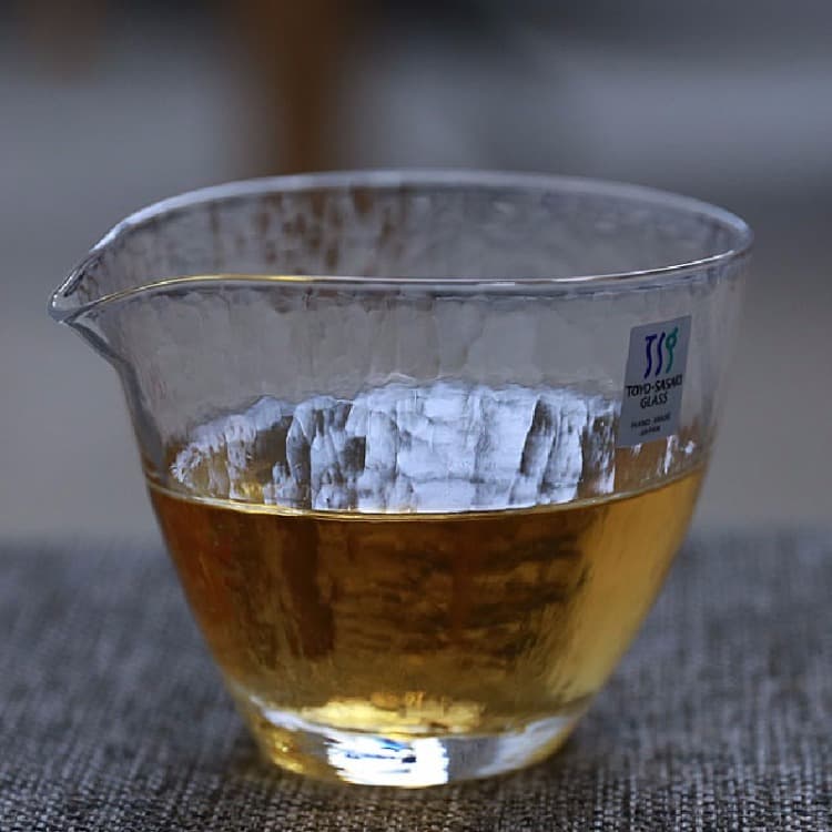 手工吹制 锤目纹水晶公道杯